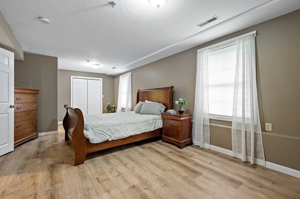 1 Hatfield Street, Unit 3 Worcester, MA 01604 - Photo 13 of 23 a bedroom with a bed and a window