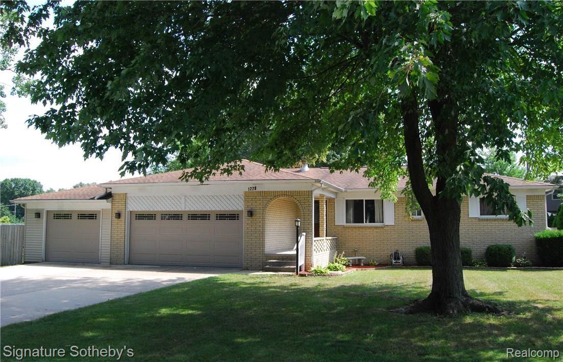 1220 Torpey Road Troy, MI 48083 - Photo 1 of 31 1.JPG