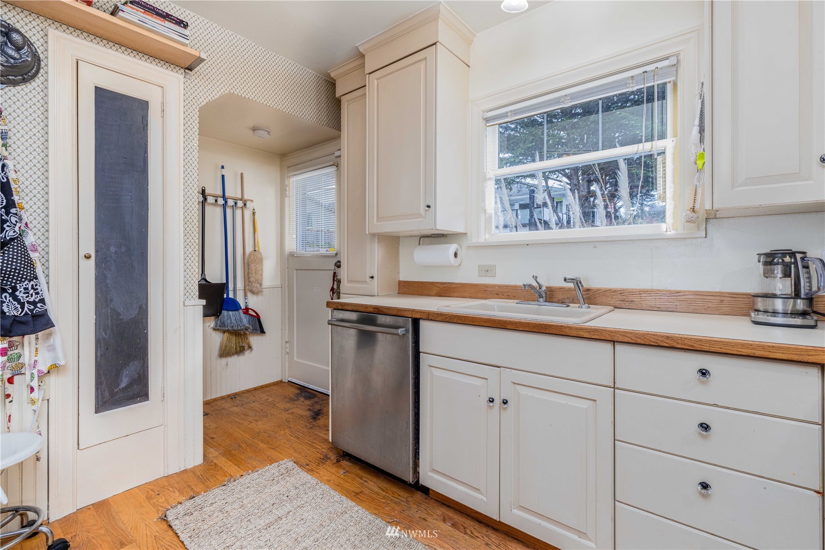4614 Southwest Findlay Street Seattle, WA 98136 - Photo 8 of 30 Gallery Image 8