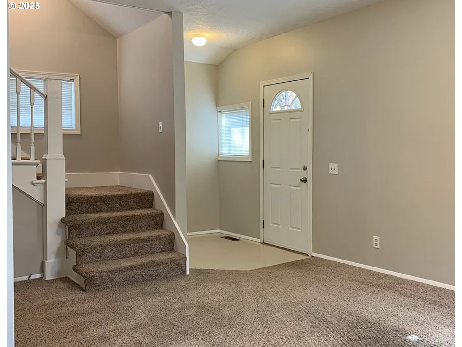 5135 Northeast Flanders Street Portland, OR 97213 - Photo 4 of 16 Living Room