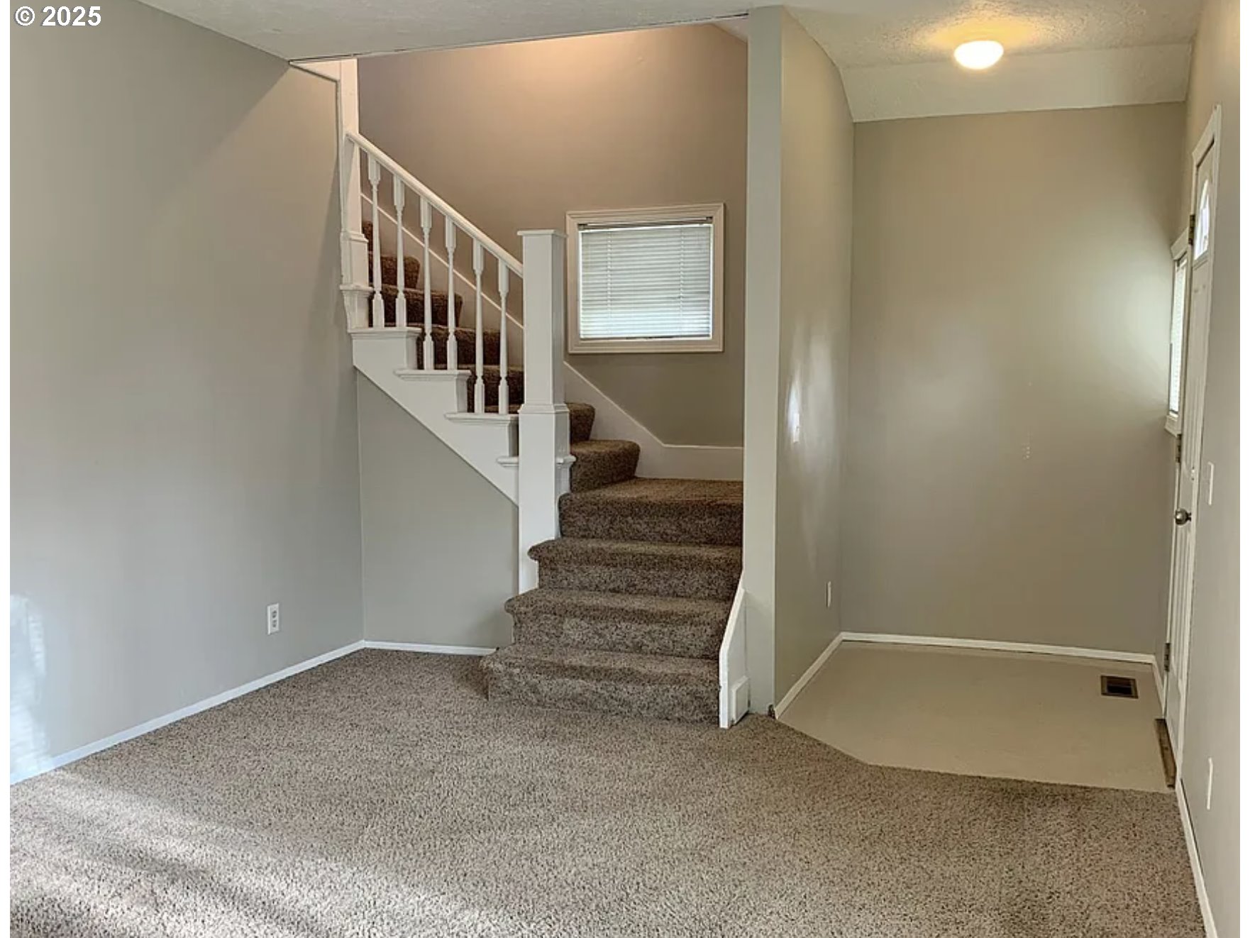 5135 Northeast Flanders Street Portland, OR 97213 - Photo 5 of 16 Living Room