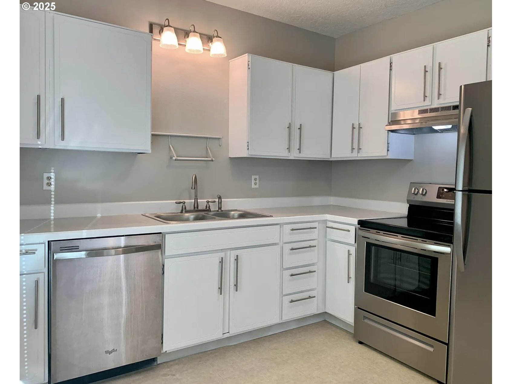 5135 Northeast Flanders Street Portland, OR 97213 - Photo 7 of 16 Kitchen