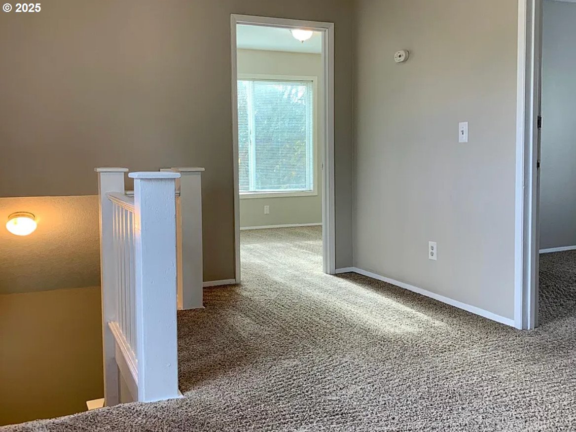 5135 Northeast Flanders Street Portland, OR 97213 - Photo 8 of 16 Hallway