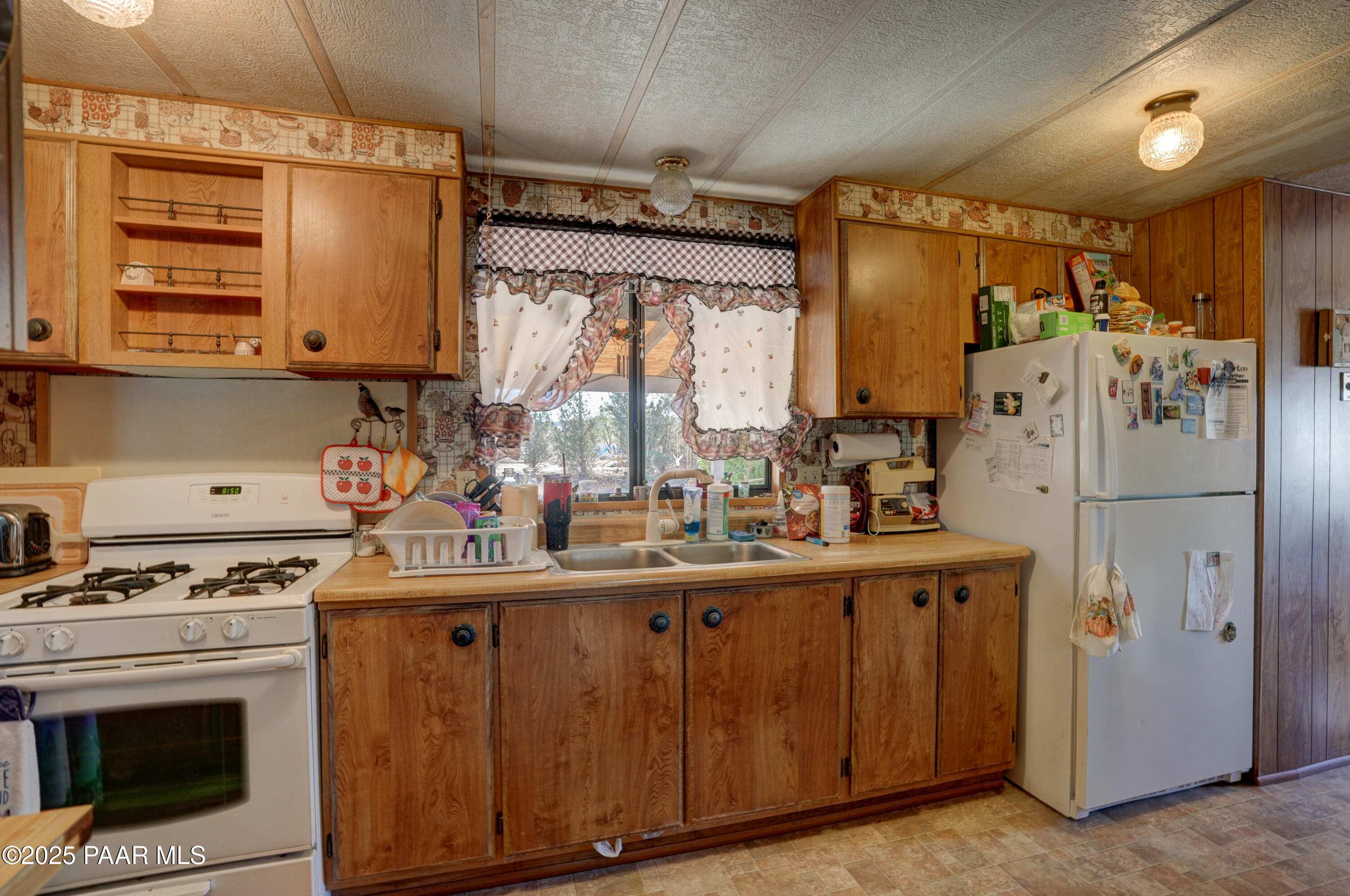 24025 North State Route 89 Paulden, AZ 86334 - Photo 12 of 29 a kitchen with a stove a refrigerator and a sink