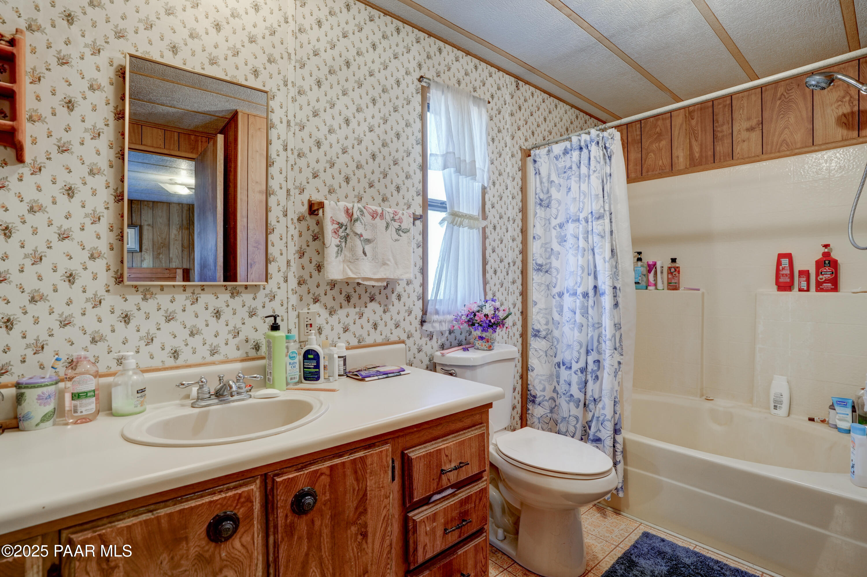 24025 North State Route 89 Paulden, AZ 86334 - Photo 8 of 29 a bathroom with a sink toilet and shower