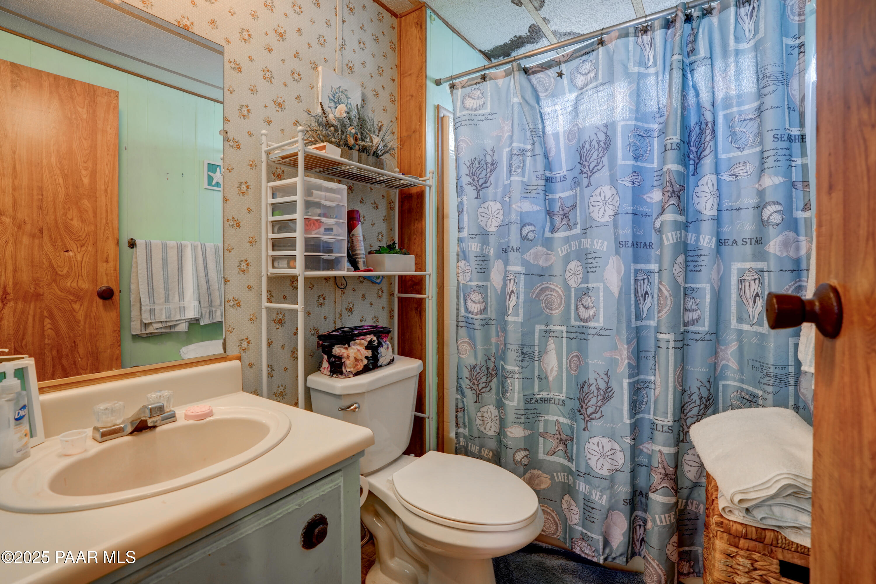 24025 North State Route 89 Paulden, AZ 86334 - Photo 9 of 29 a bathroom with a sink toilet and shower
