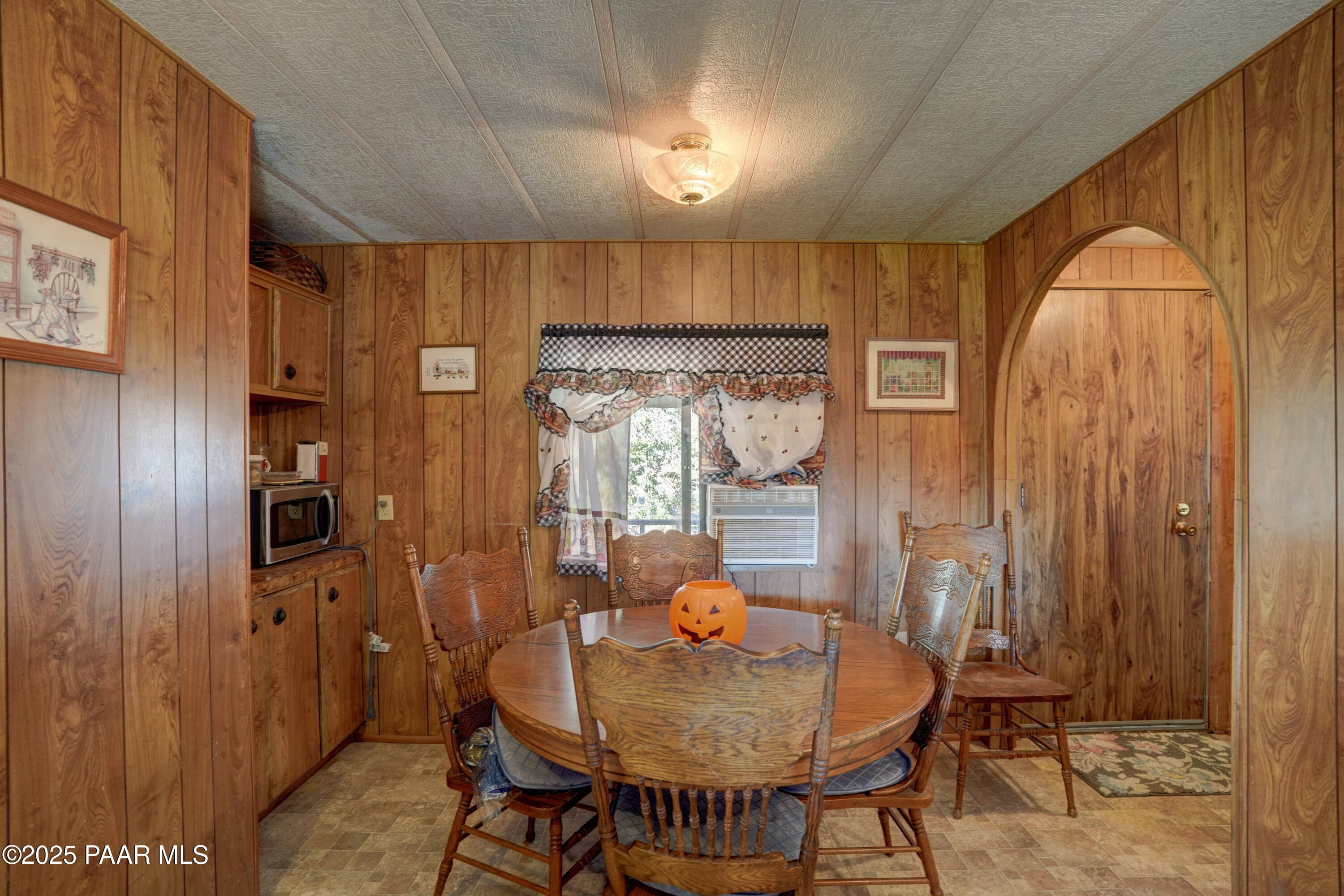 24025 North State Route 89 Paulden, AZ 86334 - Photo 10 of 29 a dining room with furniture and window