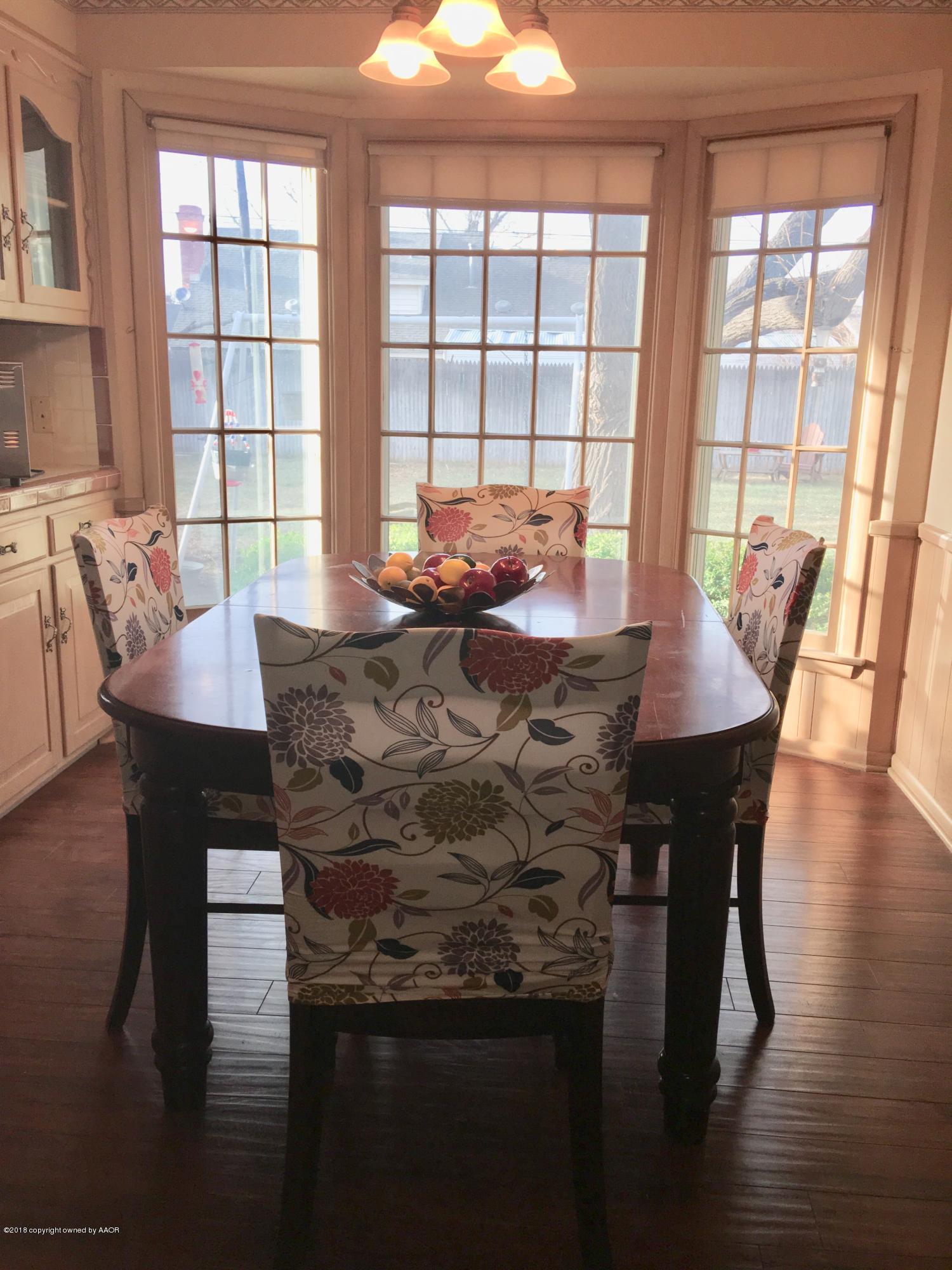 6204 Gainsborough Road Amarillo, TX 79106 - Photo 5 of 12 breakfast nook