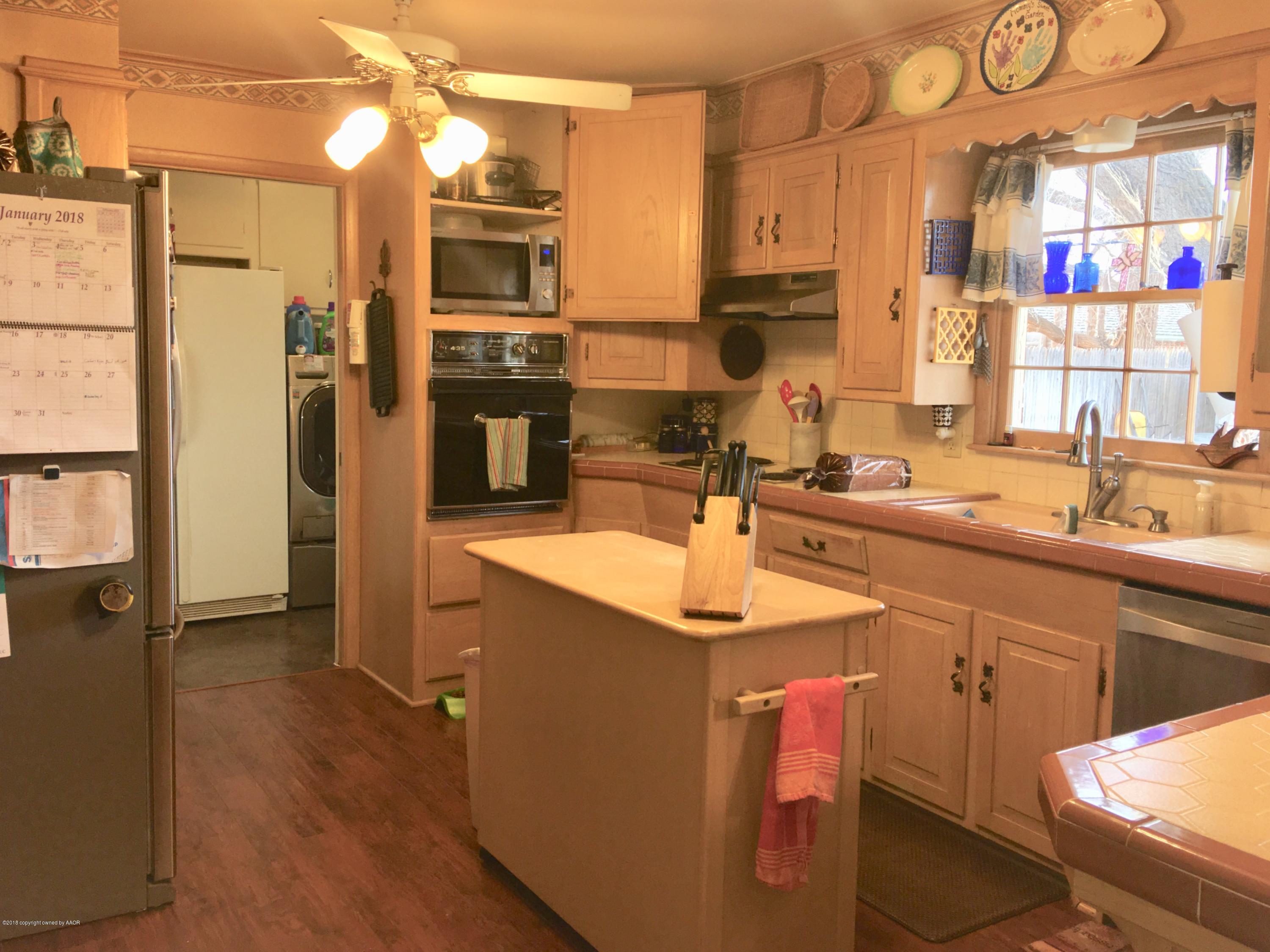6204 Gainsborough Road Amarillo, TX 79106 - Photo 6 of 12 kitchen