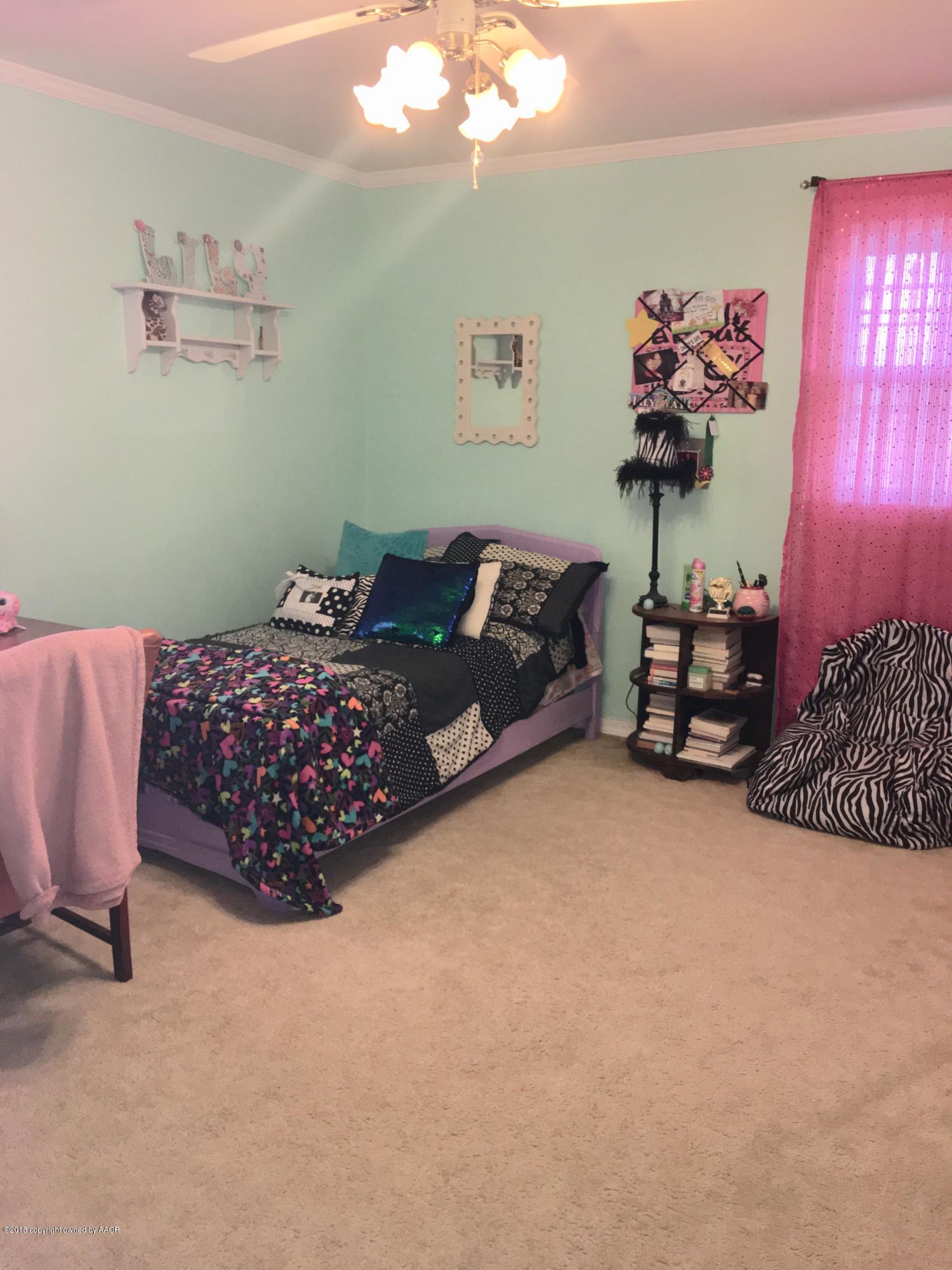 6204 Gainsborough Road Amarillo, TX 79106 - Photo 10 of 12 second bedroom