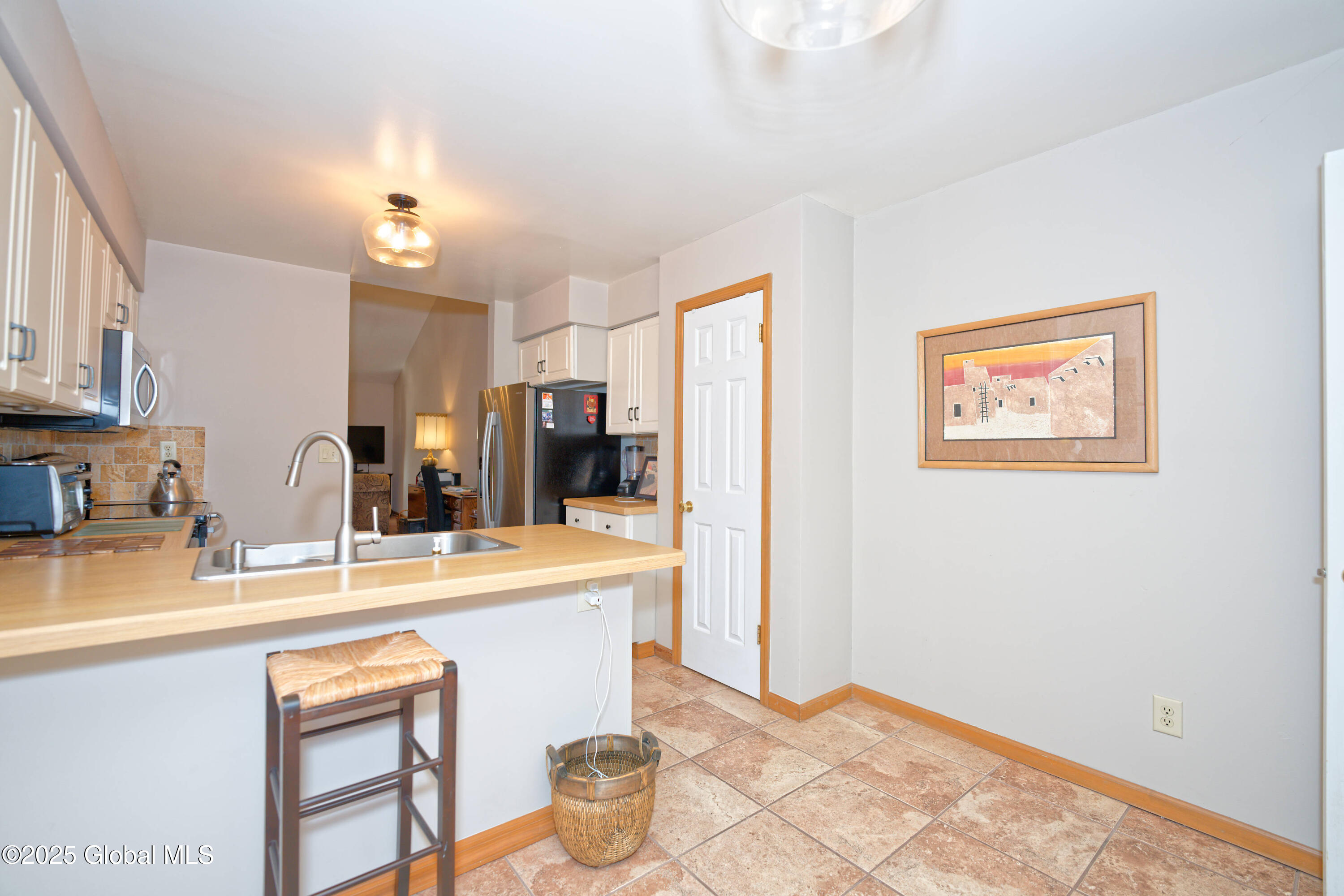 82 Killarney Drive Niskayuna, NY 12309 - Photo 11 of 37 4 Kitchen 1