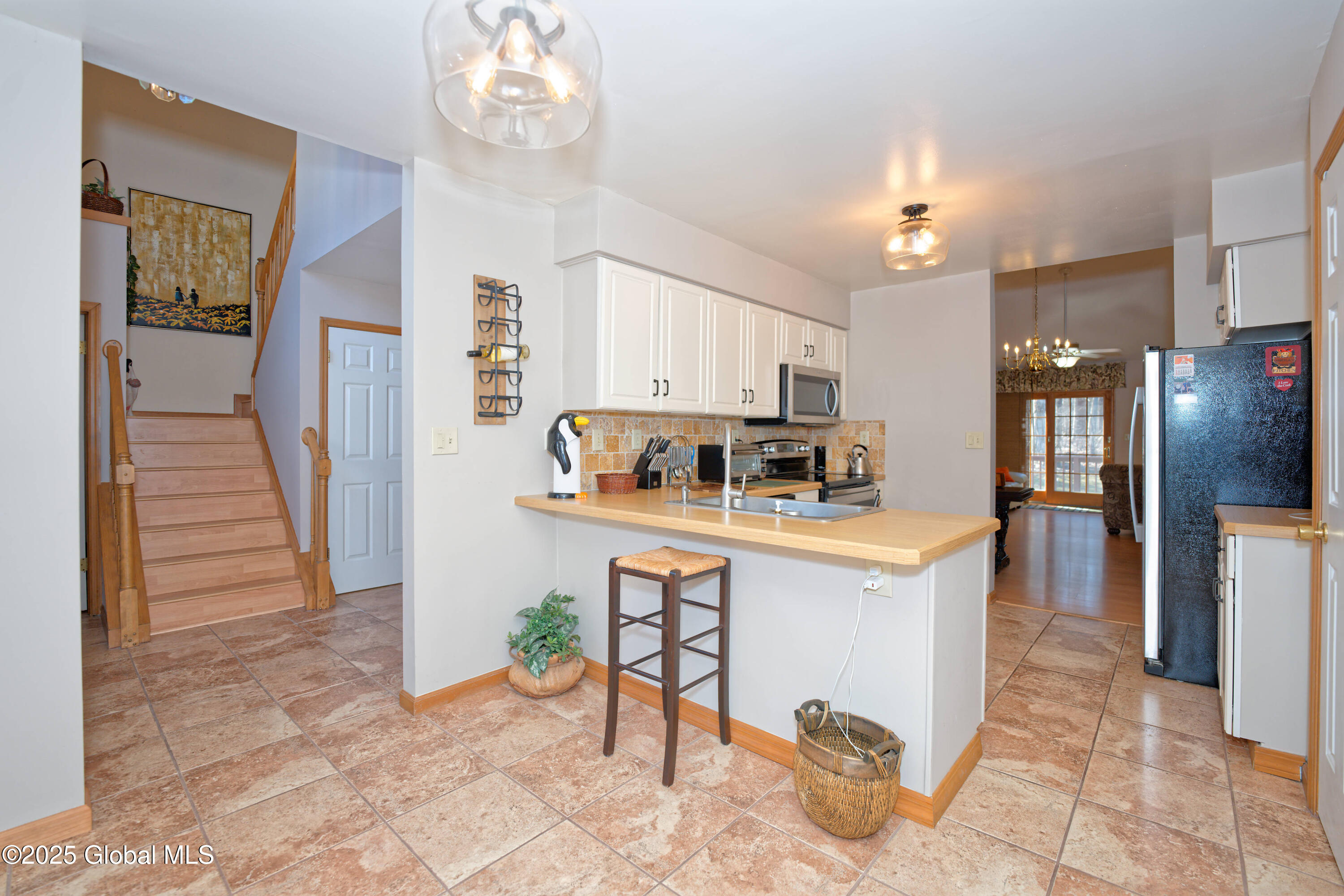 82 Killarney Drive Niskayuna, NY 12309 - Photo 12 of 37 4 Kitchen 2