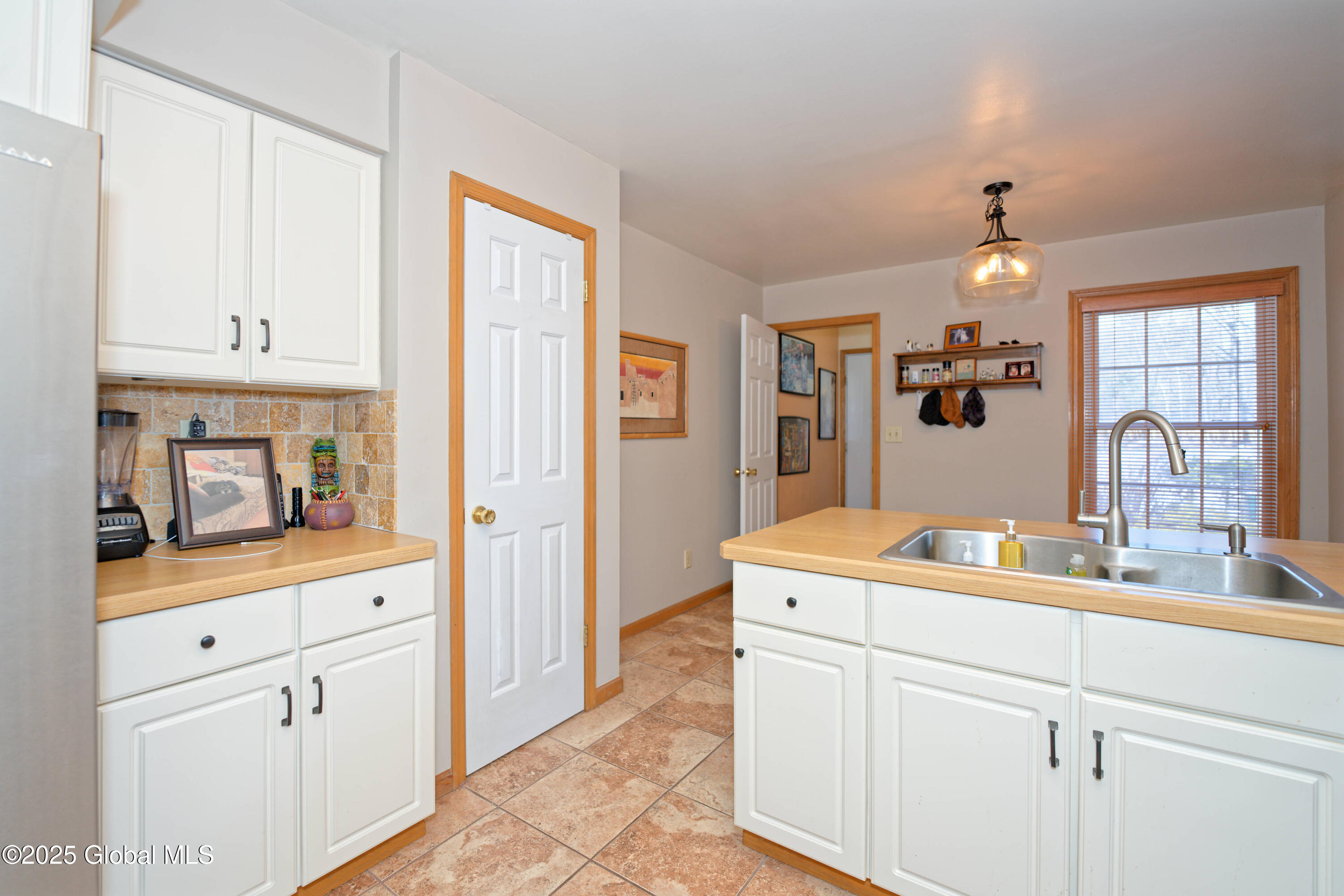 82 Killarney Drive Niskayuna, NY 12309 - Photo 16 of 37 4 Kitchen 6