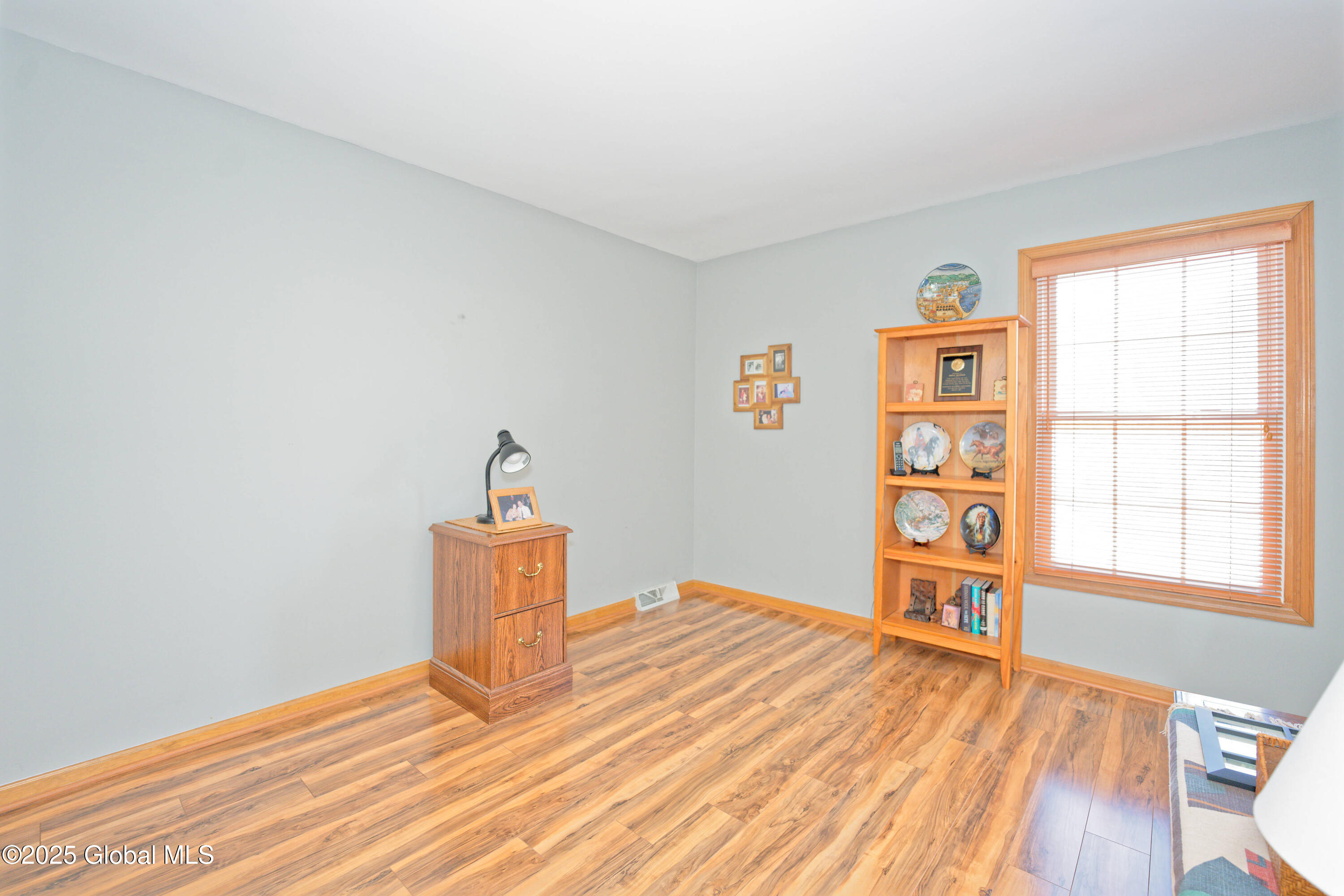 82 Killarney Drive Niskayuna, NY 12309 - Photo 25 of 37 7 Bedroom 1