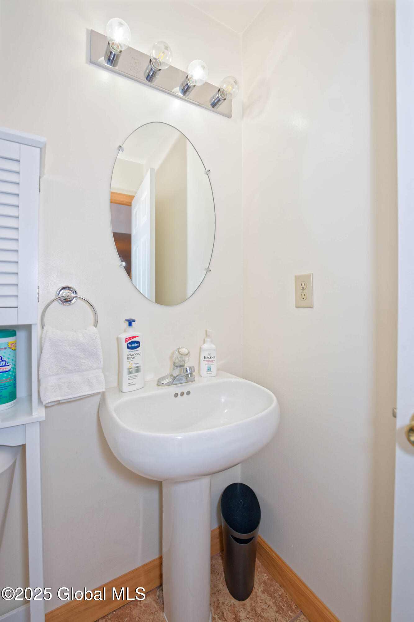 82 Killarney Drive Niskayuna, NY 12309 - Photo 29 of 37 Bathroom 3