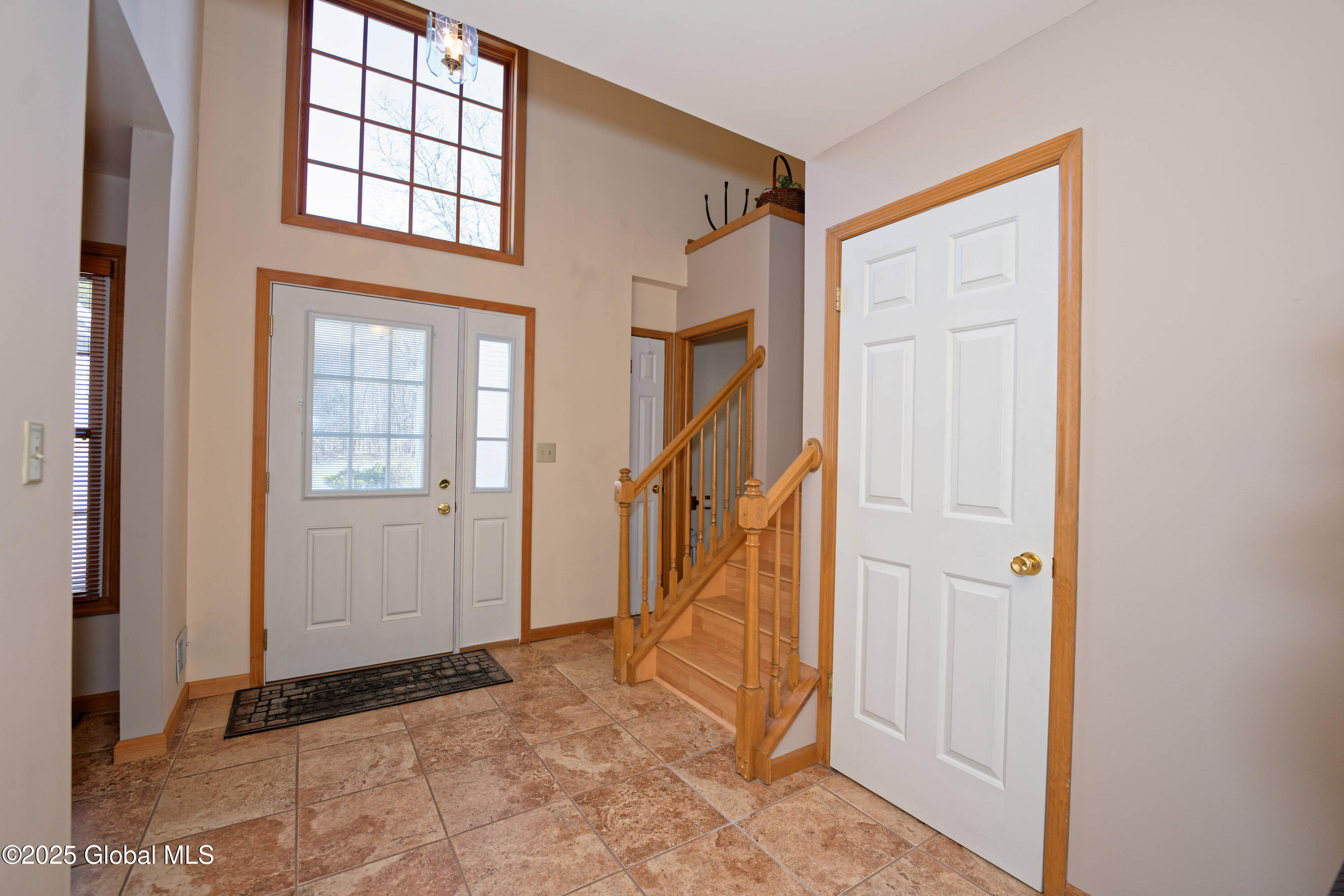 82 Killarney Drive Niskayuna, NY 12309 - Photo 4 of 37 1 Entryway