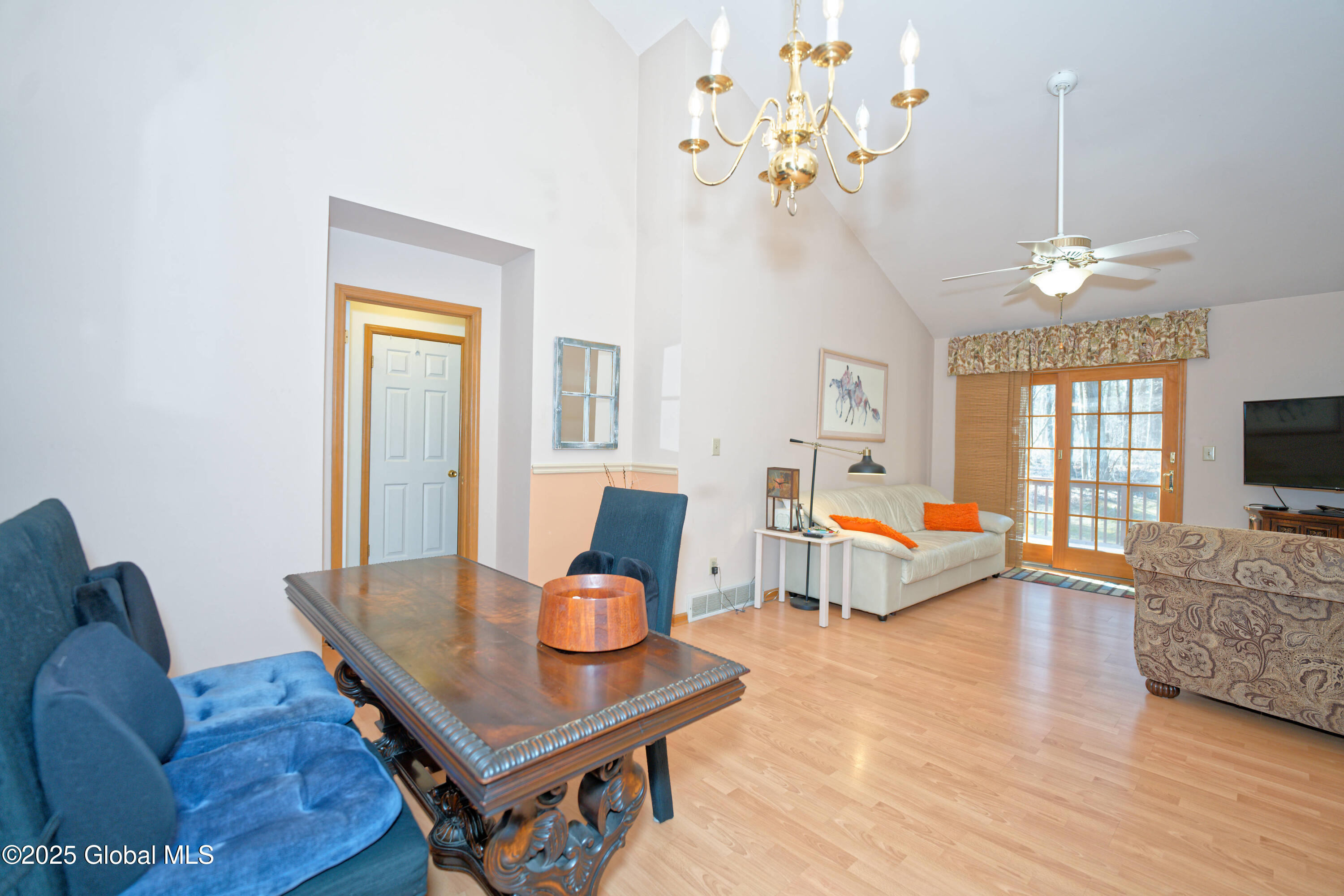 82 Killarney Drive Niskayuna, NY 12309 - Photo 7 of 37 2 Diningroom 3