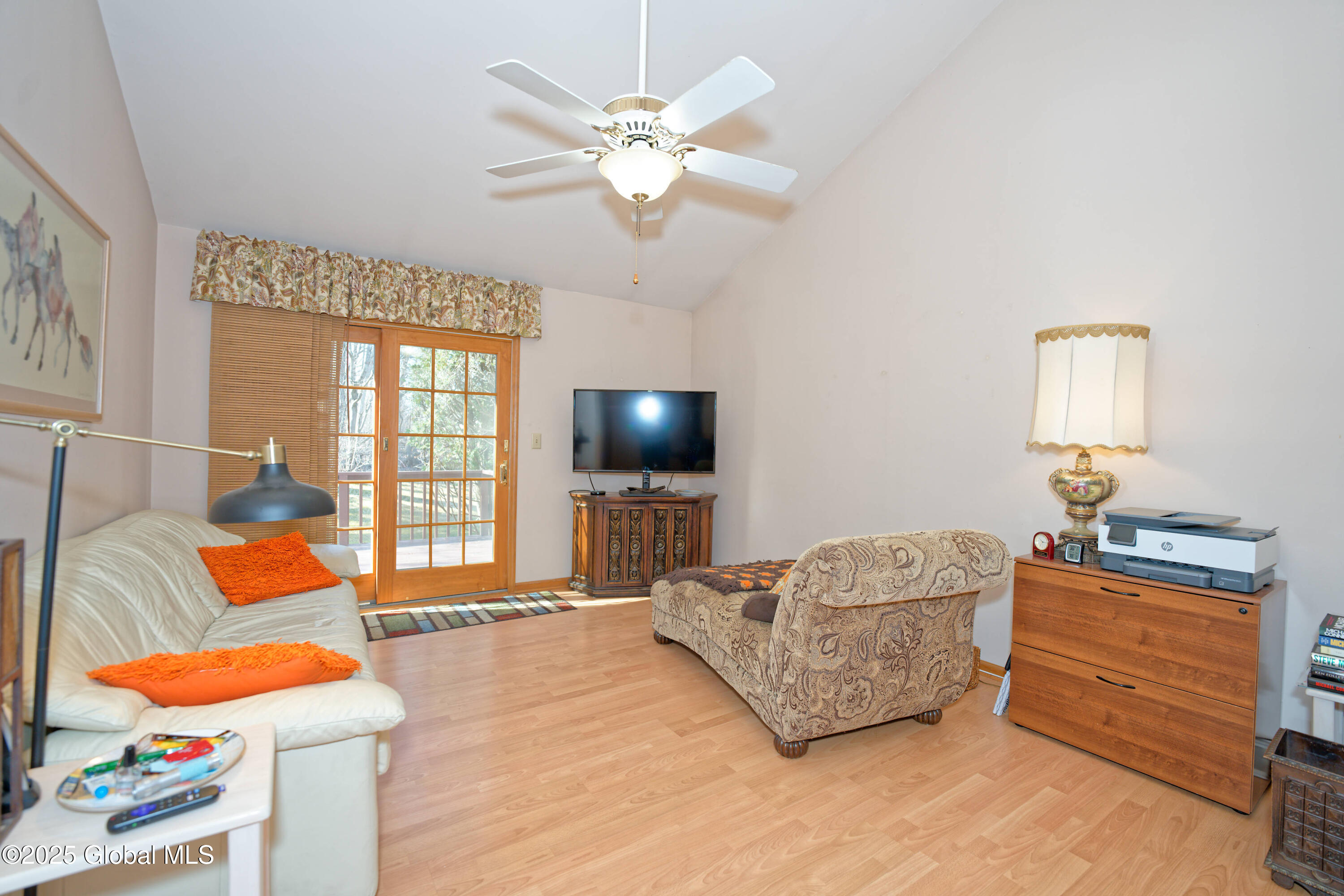 82 Killarney Drive Niskayuna, NY 12309 - Photo 9 of 37 3 Livingroom 2
