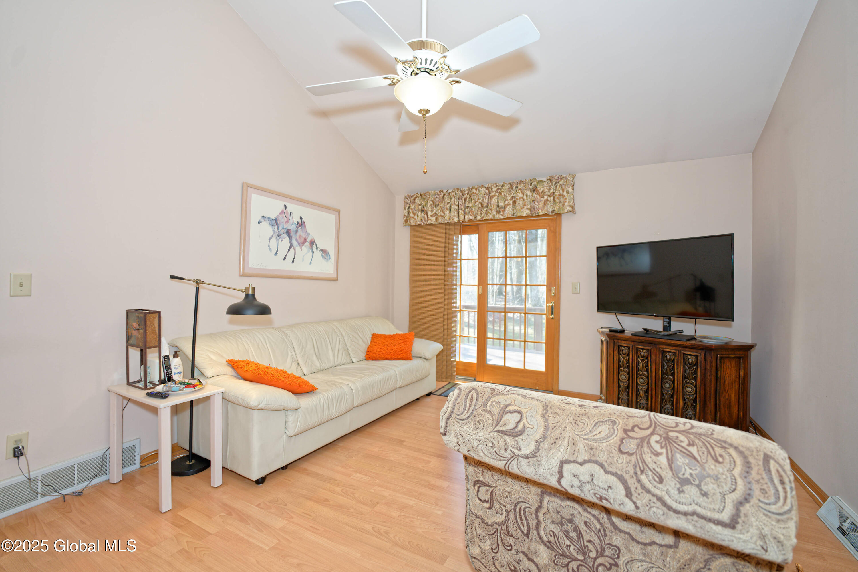 82 Killarney Drive Niskayuna, NY 12309 - Photo 10 of 37 3 Livingroom 3