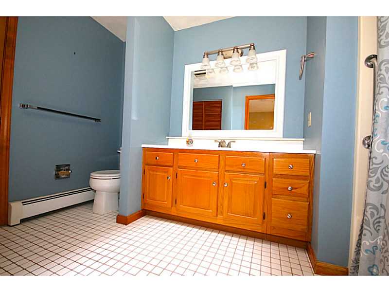 5 Wake Robin Road, Unit 2301 Lincoln, RI 02865 - Photo 3 of 9 Bathroom.