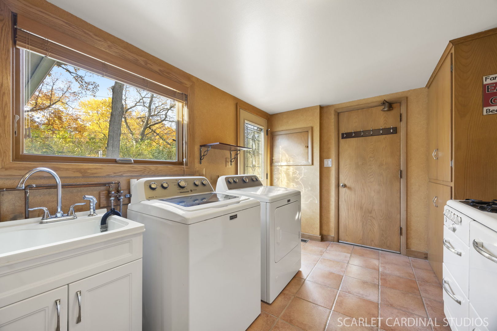 1007 Beau Brummel Drive Sleepy Hollow, IL 60118 - Photo 18 of 35 a view of a kitchen with sink washer and dryer