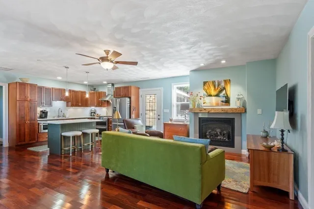 $579,900 | 158 Lowell Street, Unit 4, Peabody, MA 01960