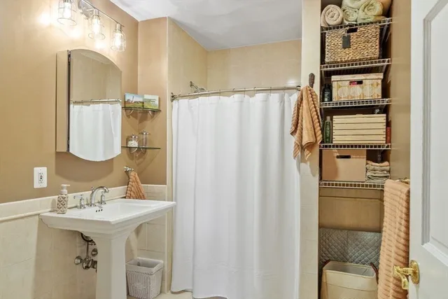 $579,900 | 158 Lowell Street, Unit 4, Peabody, MA 01960