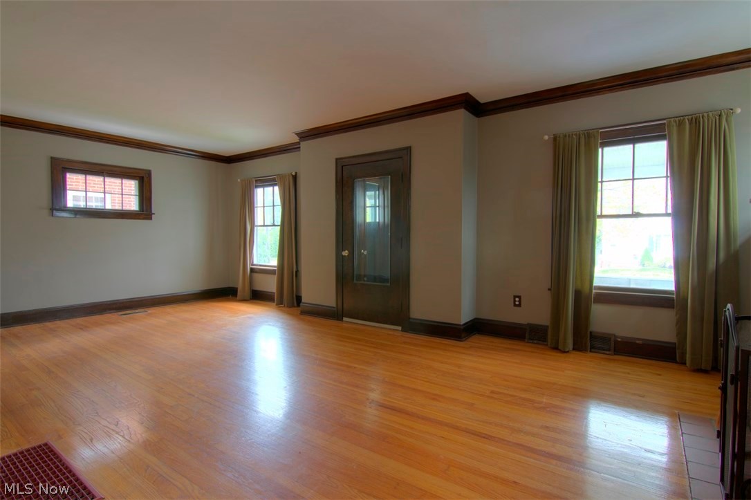 3686 Woodridge Road Cleveland, OH 44121 - Photo 2 of 19