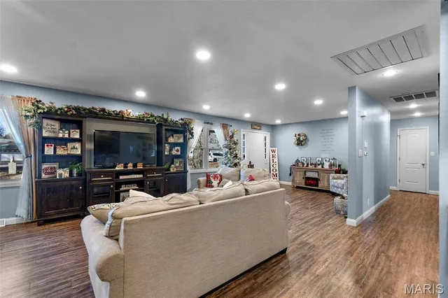 $279,999 | 216 Sherrie Drive, Sikeston, MO 63801