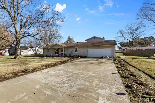 $279,999 | 216 Sherrie Drive, Sikeston, MO 63801