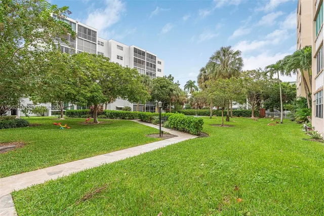 $195,000 | 609 Northeast 14th Avenue, Unit 603, Hallandale Beach, FL 33009