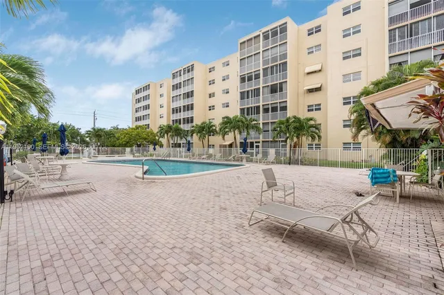 $195,000 | 609 Northeast 14th Avenue, Unit 603, Hallandale Beach, FL 33009