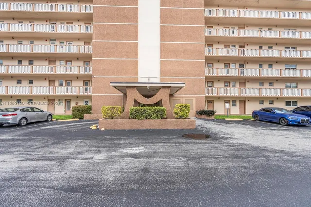 $195,000 | 609 Northeast 14th Avenue, Unit 603, Hallandale Beach, FL 33009