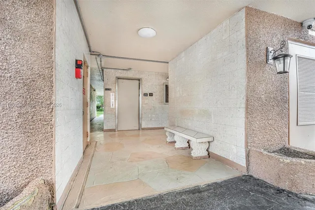 $195,000 | 609 Northeast 14th Avenue, Unit 603, Hallandale Beach, FL 33009