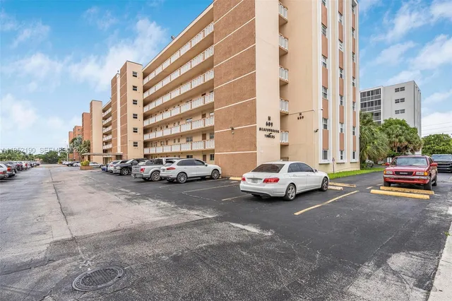 $195,000 | 609 Northeast 14th Avenue, Unit 603, Hallandale Beach, FL 33009