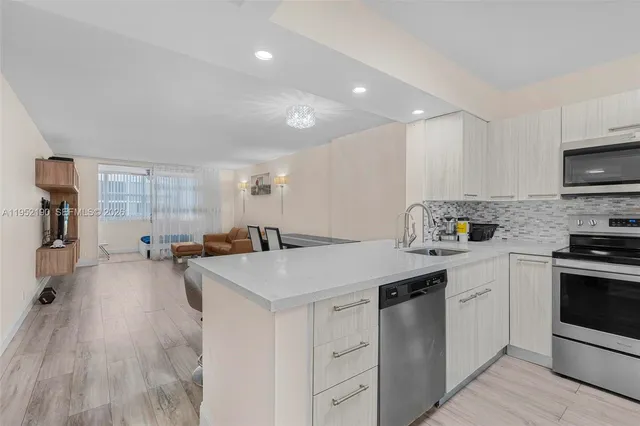 $195,000 | 609 Northeast 14th Avenue, Unit 603, Hallandale Beach, FL 33009