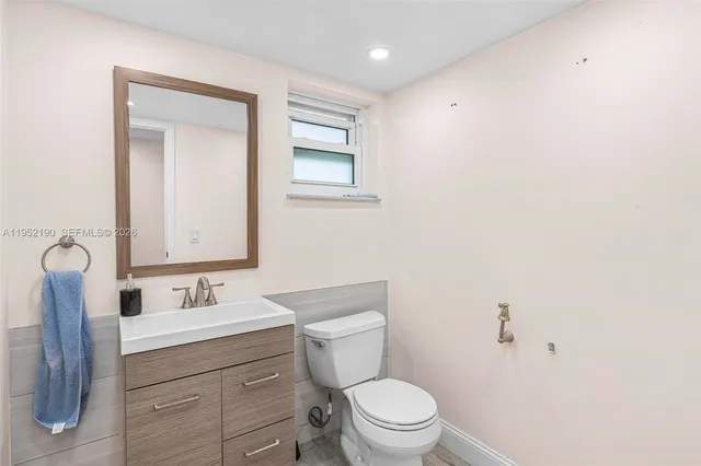 $195,000 | 609 Northeast 14th Avenue, Unit 603, Hallandale Beach, FL 33009