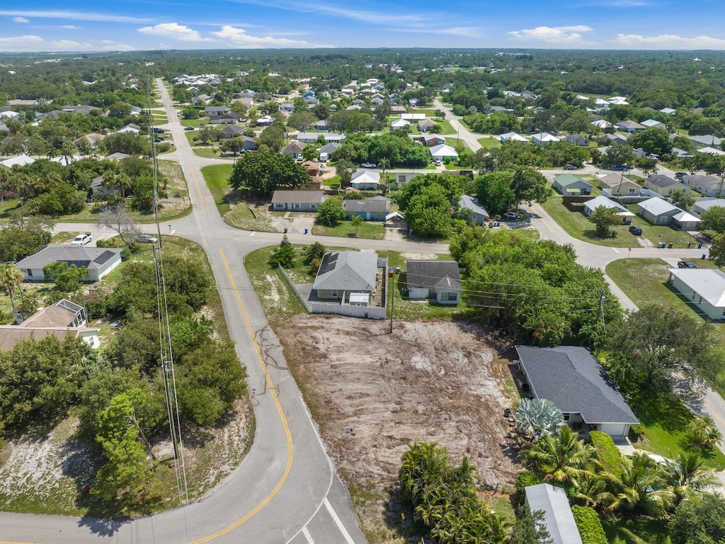 1325 2nd Road Southwest Vero Beach, FL 32962 - Photo 4 of 12