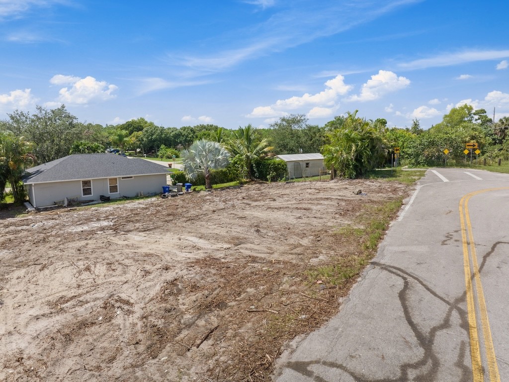 1325 2nd Road Southwest Vero Beach, FL 32962 - Photo 7 of 12