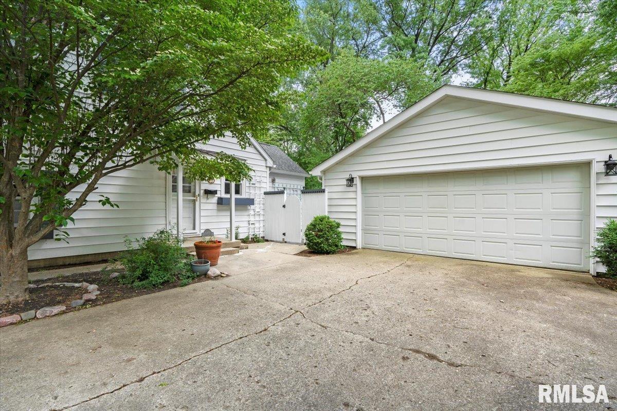 2048 Cherry Road Springfield, IL 62704 - Photo 24 of 31