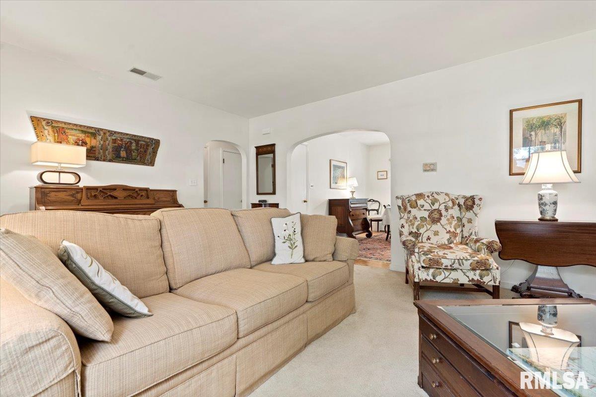 2048 Cherry Road Springfield, IL 62704 - Photo 6 of 31