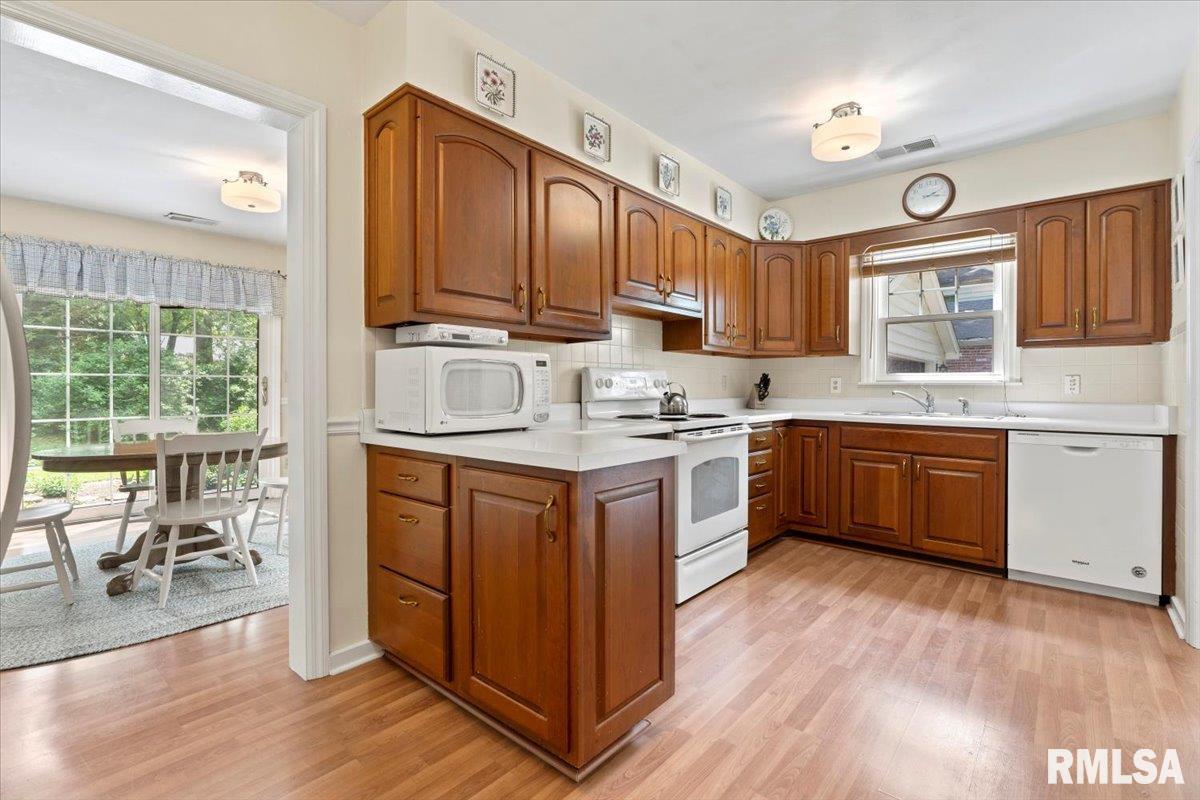 2048 Cherry Road Springfield, IL 62704 - Photo 8 of 31