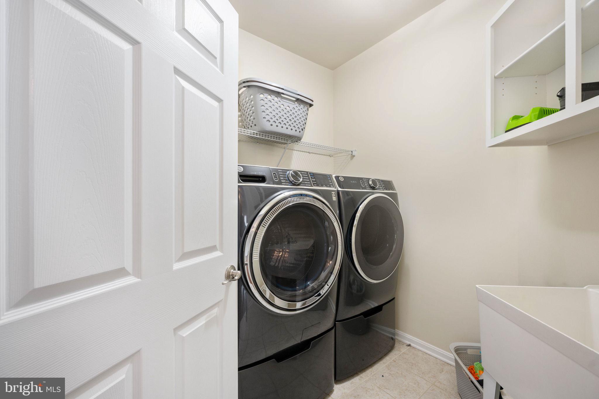 6044 Masondale Road Alexandria, VA 22315 - Photo 34 of 64 a utility room with dryer and washer