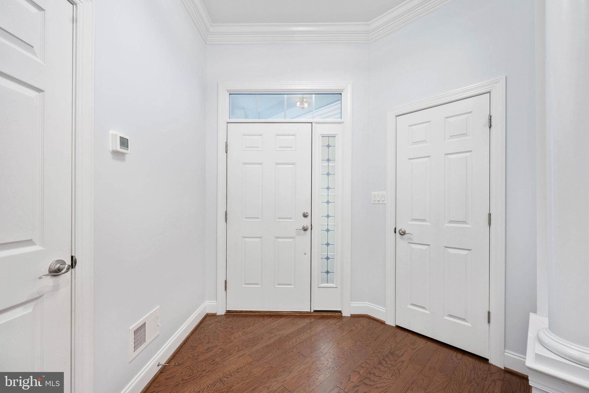 6044 Masondale Road Alexandria, VA 22315 - Photo 6 of 64 Entry