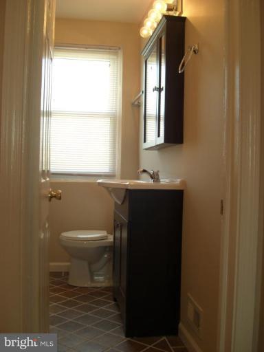 1235 Gleneagle Road Baltimore, MD 21239 - Photo 5 of 22 Bath #1
