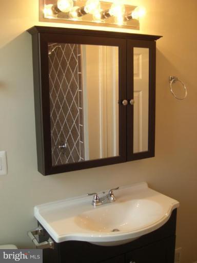 1235 Gleneagle Road Baltimore, MD 21239 - Photo 8 of 22 Bath #4