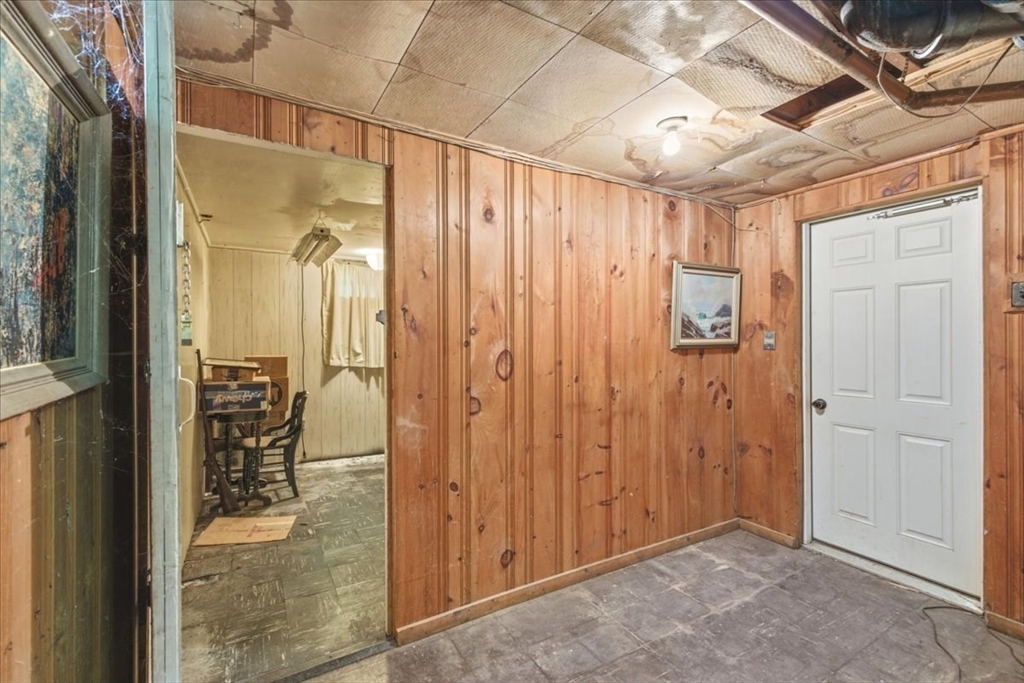 99 Brook Road Sharon, MA 02067 - Photo 32 of 37 a view of a hallway