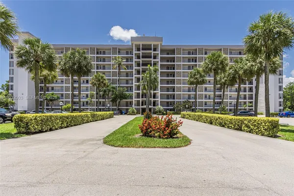 $1,895 | 3150 North Palm Aire Drive, Unit 705, Pompano Beach, FL 33069