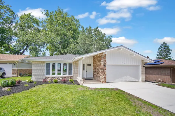 $299,900 | 4228 Applewood Lane, Matteson, IL 60443