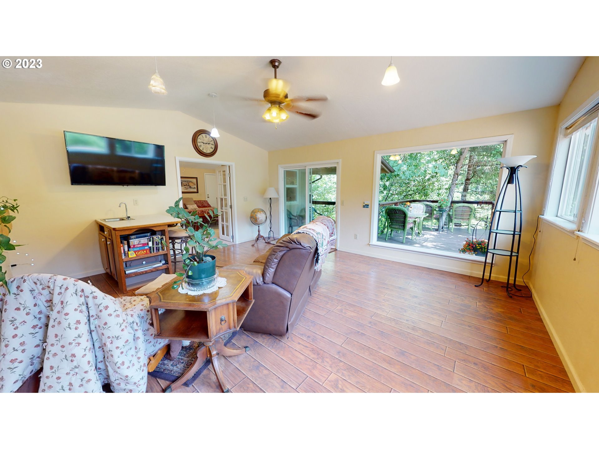 13141 Driver Valley Road Oakland, OR 97462 - Photo 19 of 48 a living room with furniture and a floor to ceiling window